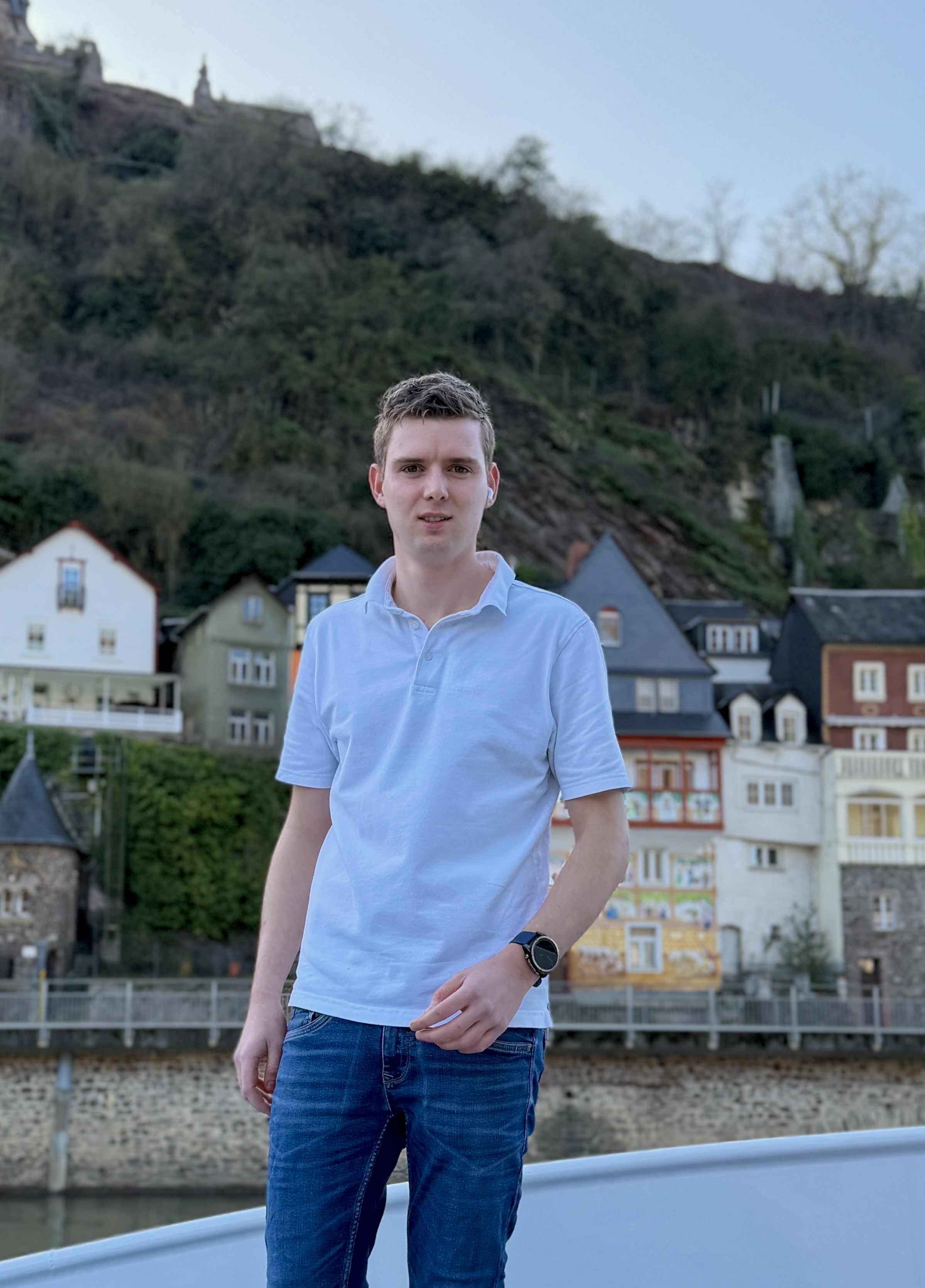 Reinoud van Wageningen op het schip aan de Rijn
